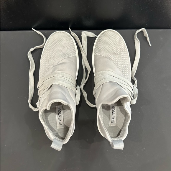 Steve Madden Sneakers - Picture 2 of 9